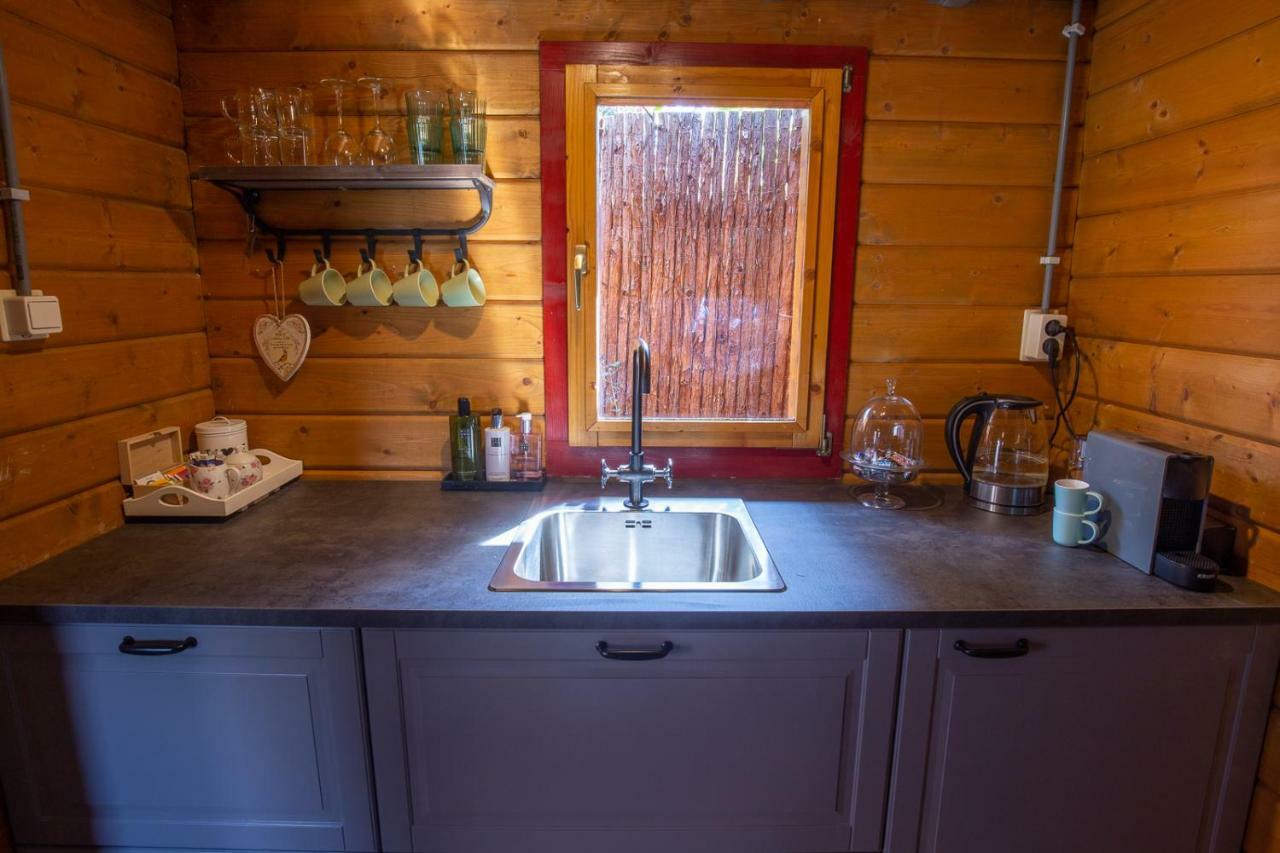 Onder De Kersenboom Bed & Breakfast Hilversum Luaran gambar